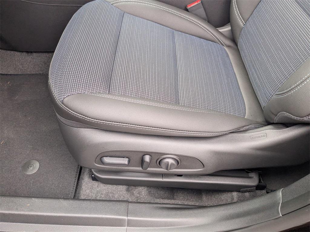 new 2025 Buick Envista car, priced at $26,725