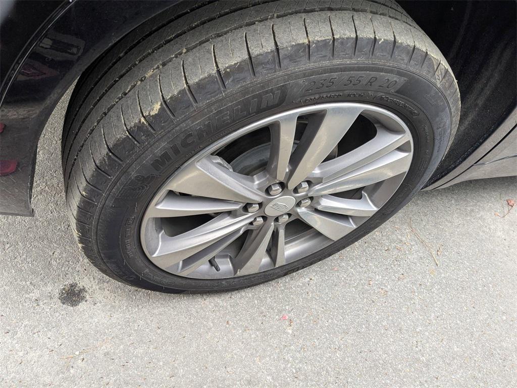 used 2025 Cadillac XT6 car, priced at $43,895