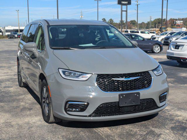 used 2022 Chrysler Pacifica Hybrid car, priced at $28,308