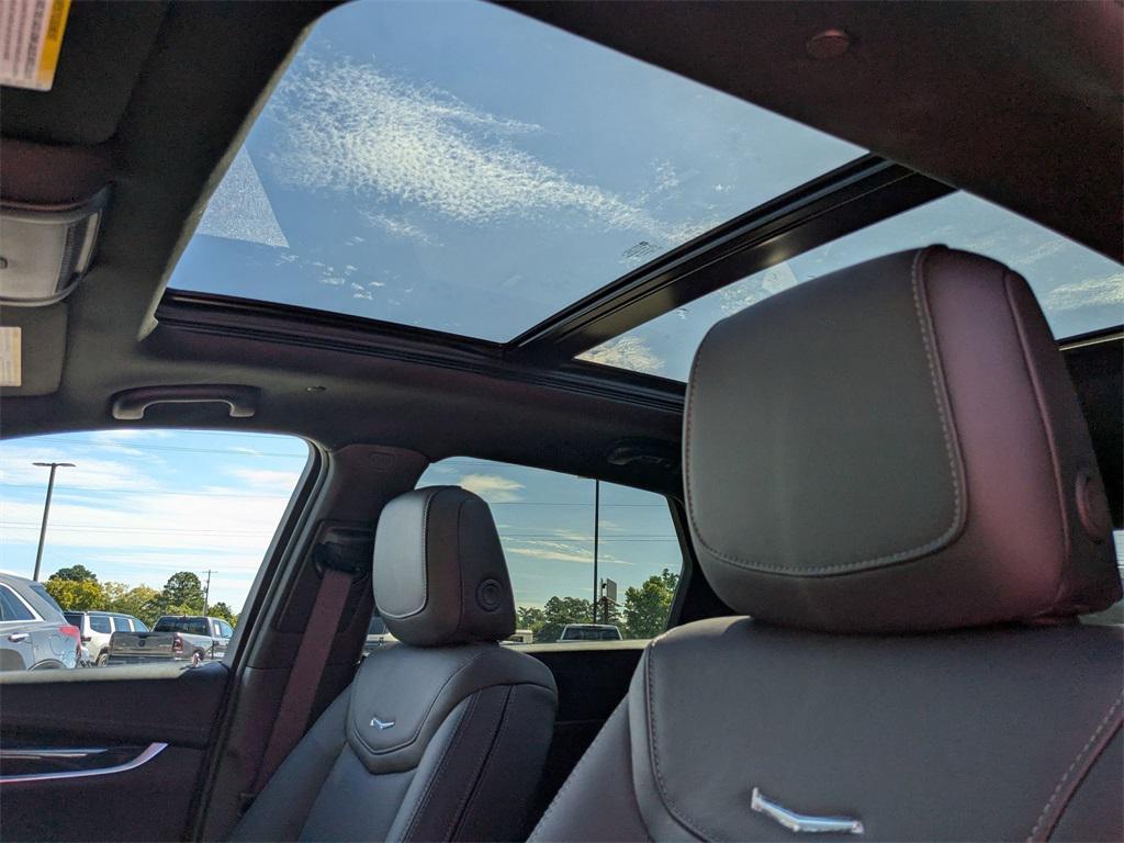 new 2025 Cadillac XT5 car, priced at $58,615