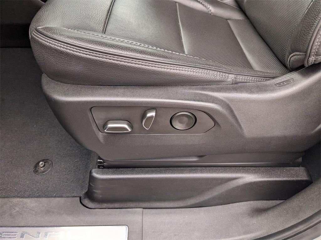 used 2023 GMC Yukon XL car, priced at $55,200