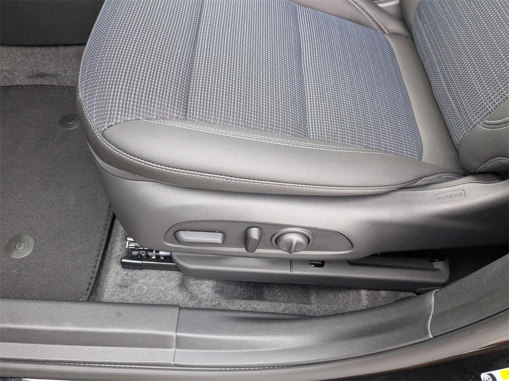new 2025 Buick Envista car, priced at $26,725