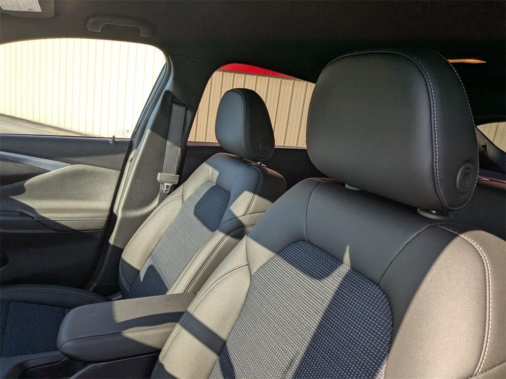 new 2025 Buick Envista car, priced at $26,725