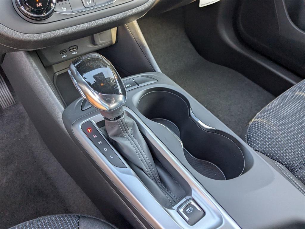 new 2025 Buick Envista car, priced at $26,725