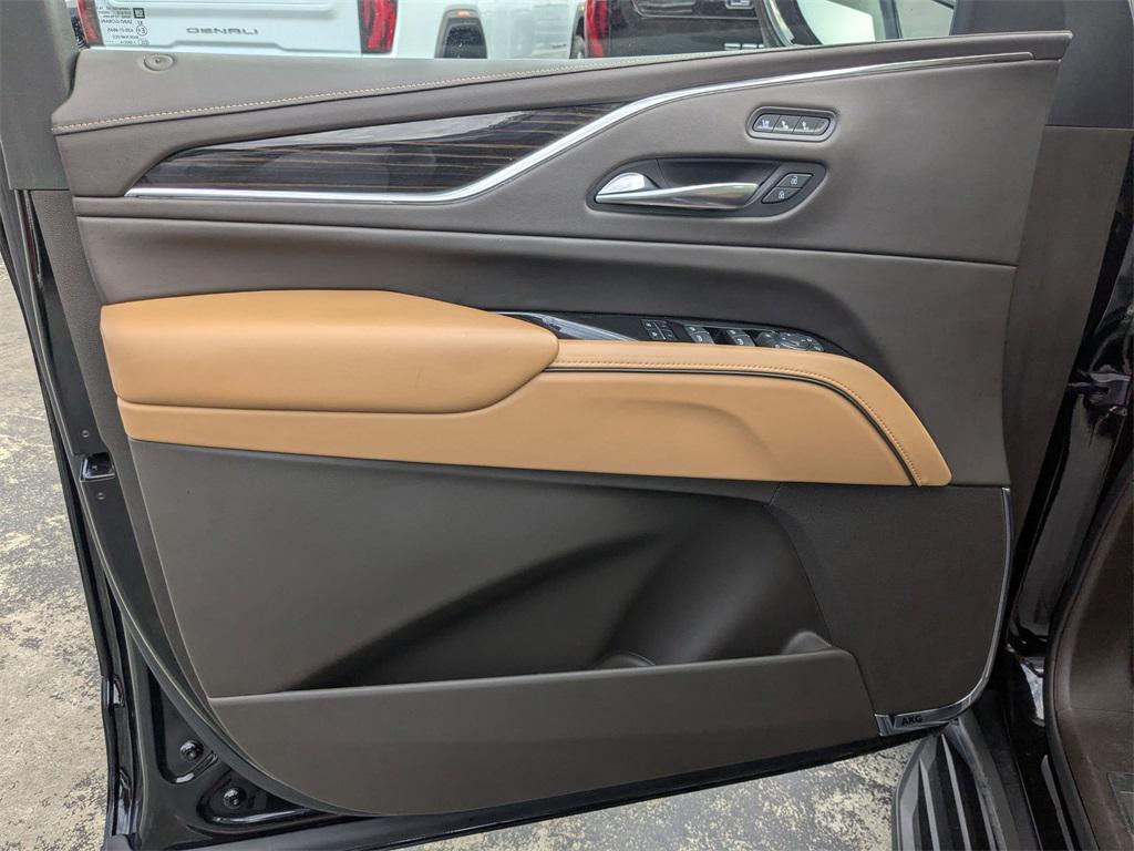 used 2022 Cadillac Escalade ESV car, priced at $58,398