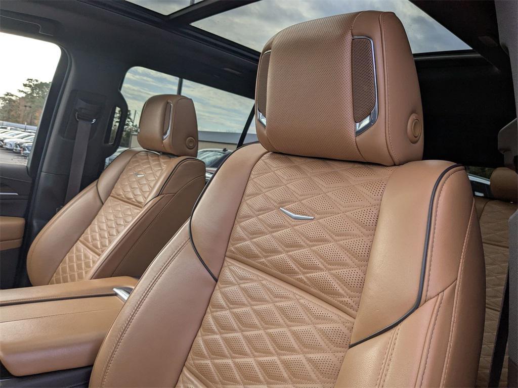 used 2022 Cadillac Escalade ESV car, priced at $58,398