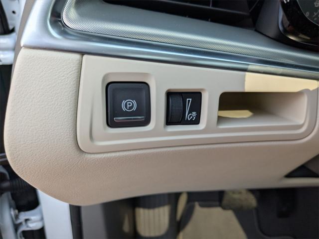 new 2025 Cadillac XT5 car, priced at $52,330