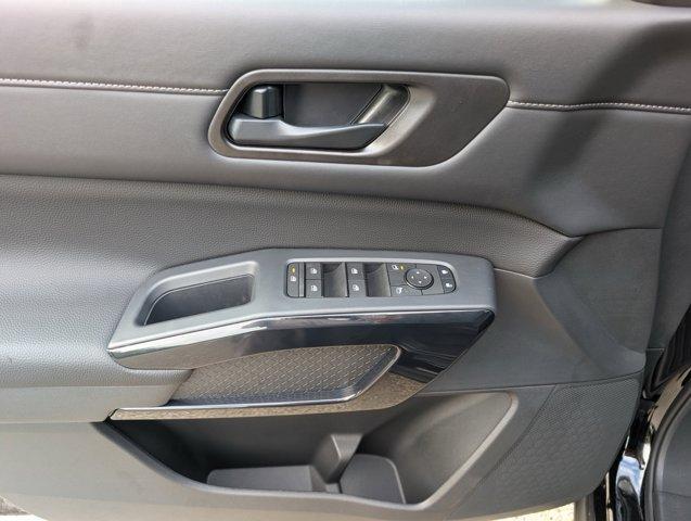 new 2025 Nissan Pathfinder car, priced at $35,372
