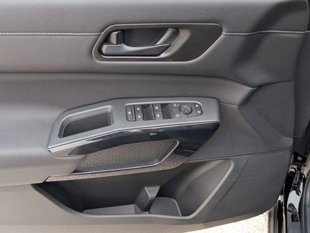 new 2025 Nissan Pathfinder car, priced at $32,171