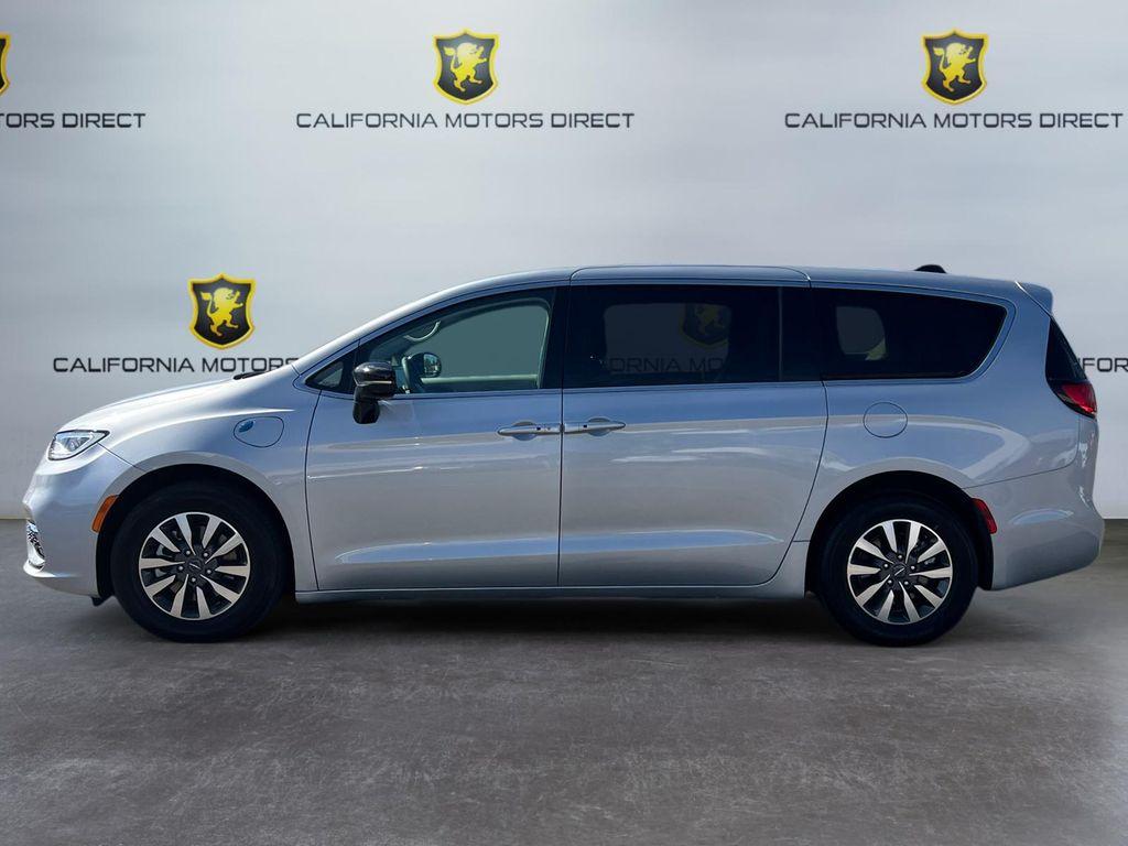 used 2024 Chrysler Pacifica Hybrid car, priced at $29,999