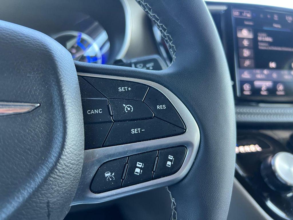 used 2024 Chrysler Pacifica Hybrid car, priced at $29,999