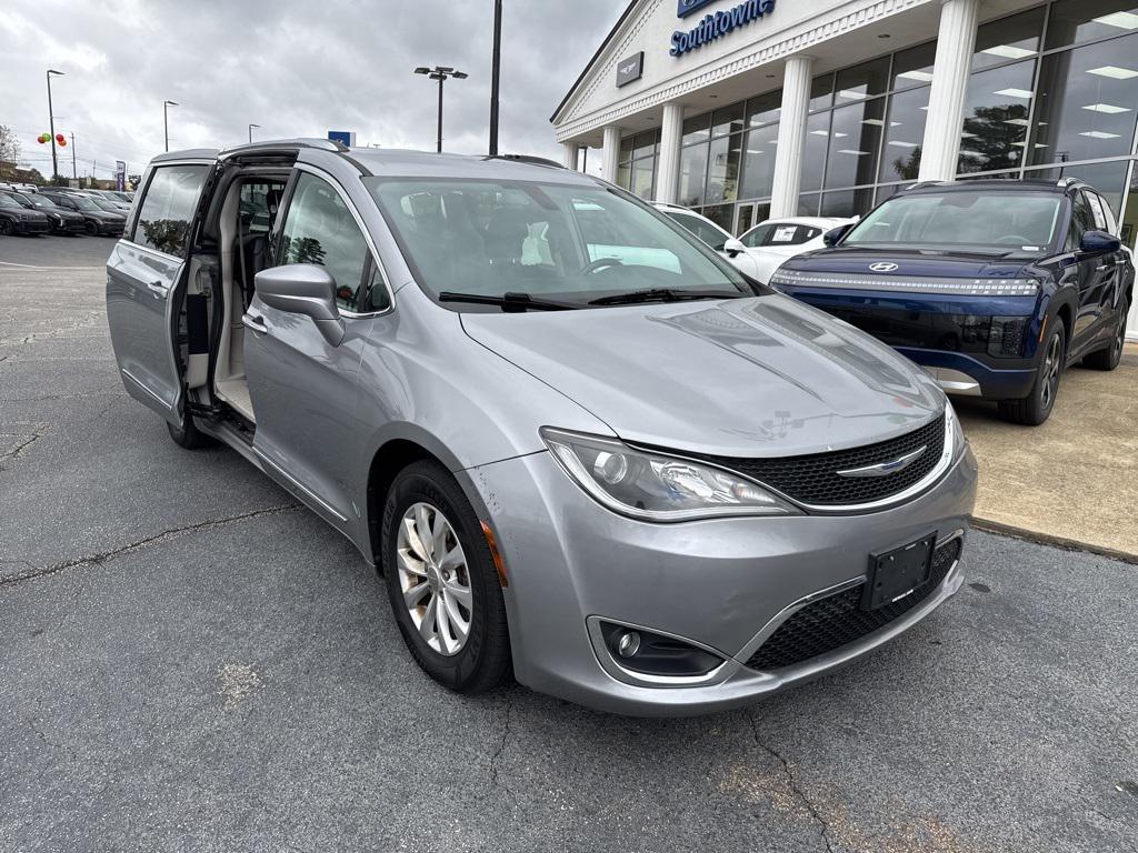 used 2018 Chrysler Pacifica car, priced at $15,381