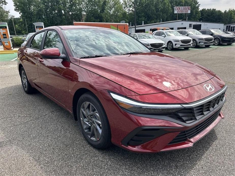 new 2024 Hyundai Elantra car, priced at $23,762