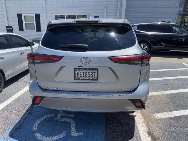 used 2022 Toyota Highlander car, priced at $39,991