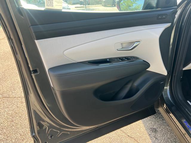 new 2025 Hyundai TUCSON Hybrid car, priced at $41,845