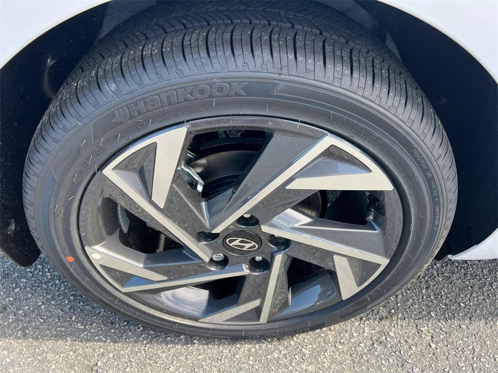 new 2025 Hyundai Elantra car, priced at $27,050
