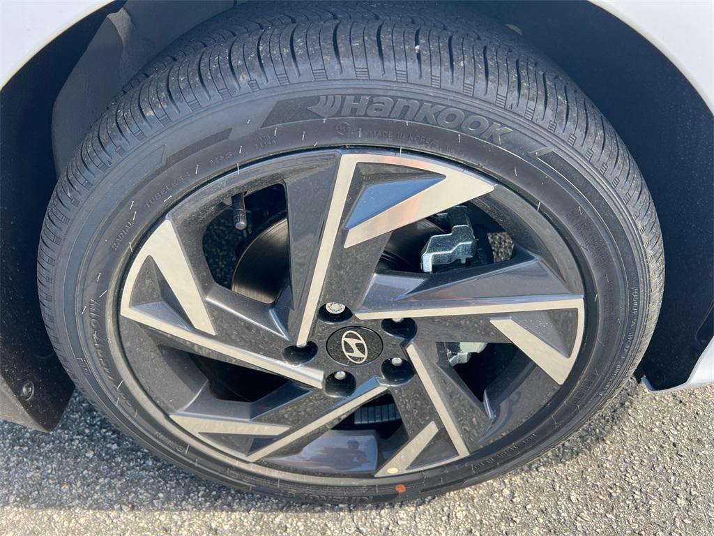 new 2025 Hyundai Elantra car, priced at $27,050