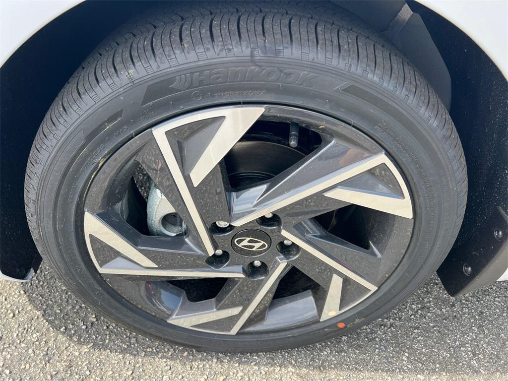 new 2025 Hyundai Elantra car, priced at $27,050