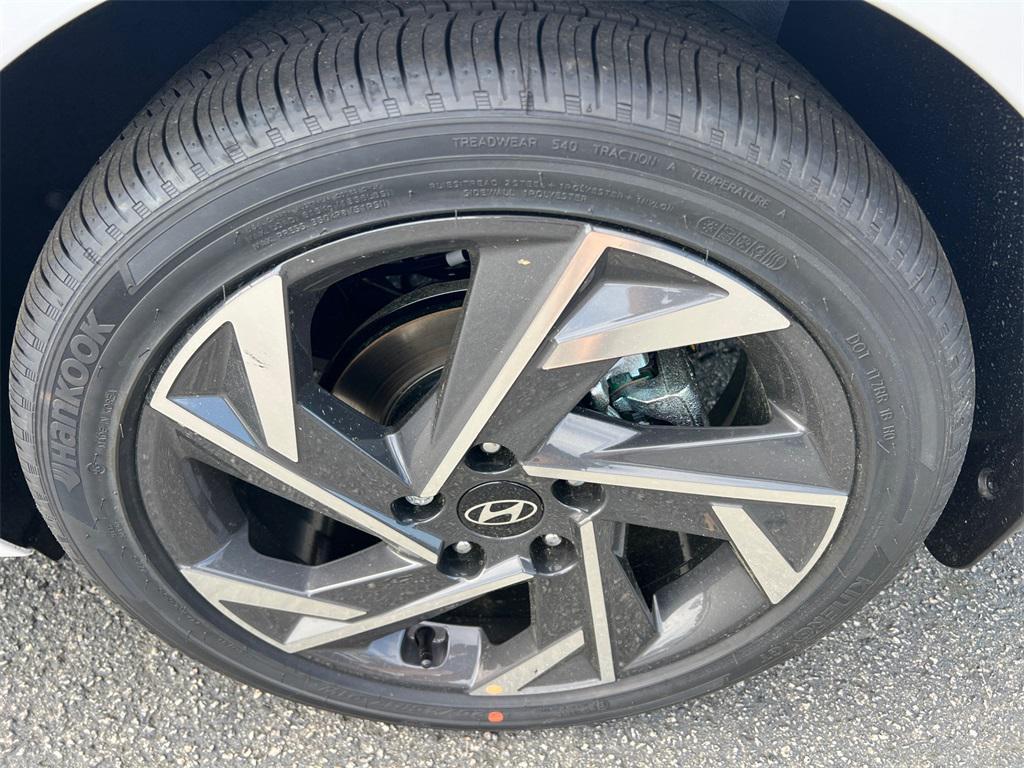 new 2025 Hyundai Elantra car, priced at $27,050