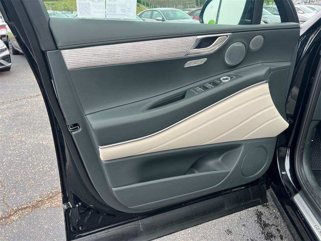 new 2025 Genesis GV80 car, priced at $71,105