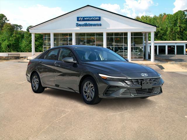 new 2025 Hyundai Elantra HEV car, priced at $26,725