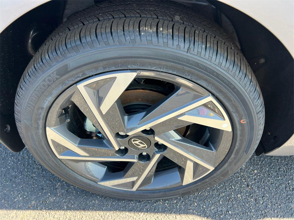 new 2025 Hyundai Elantra car, priced at $25,485