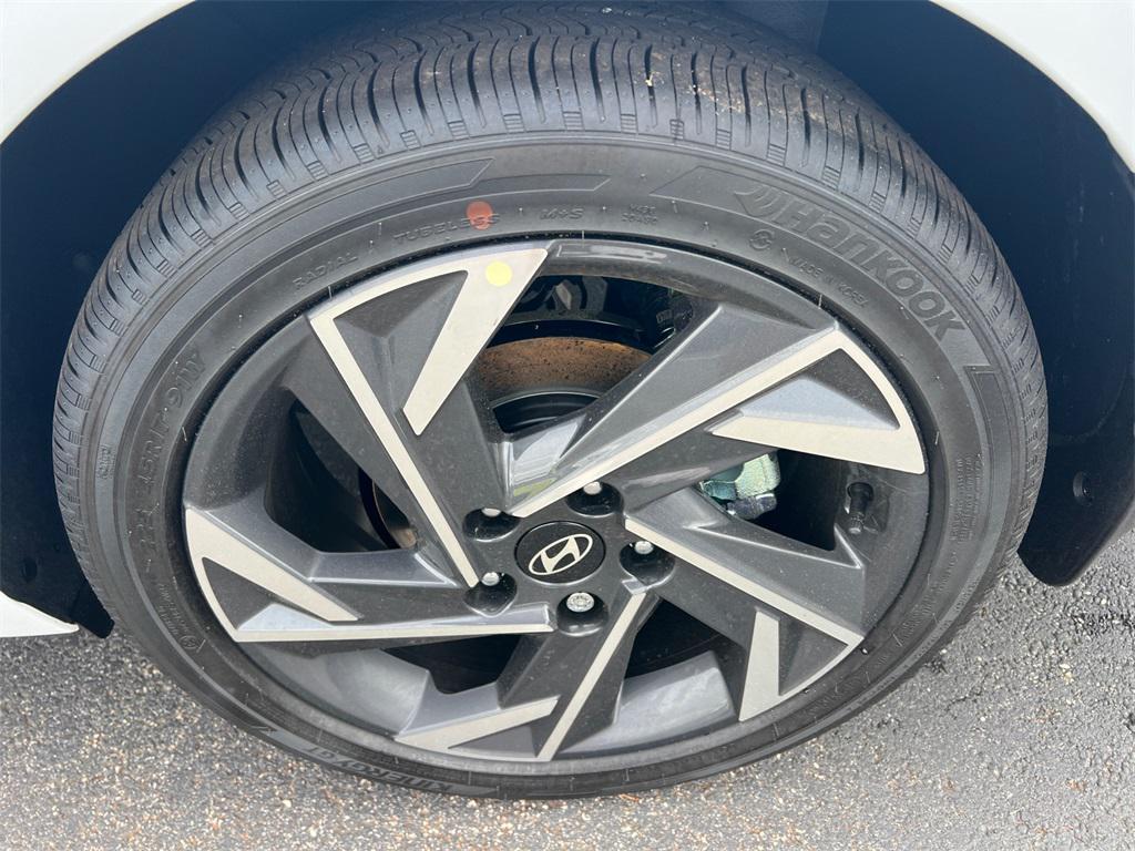 new 2025 Hyundai Elantra car, priced at $25,980
