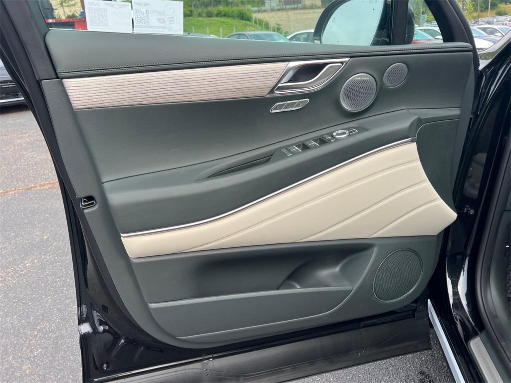 new 2025 Genesis GV80 car, priced at $68,987