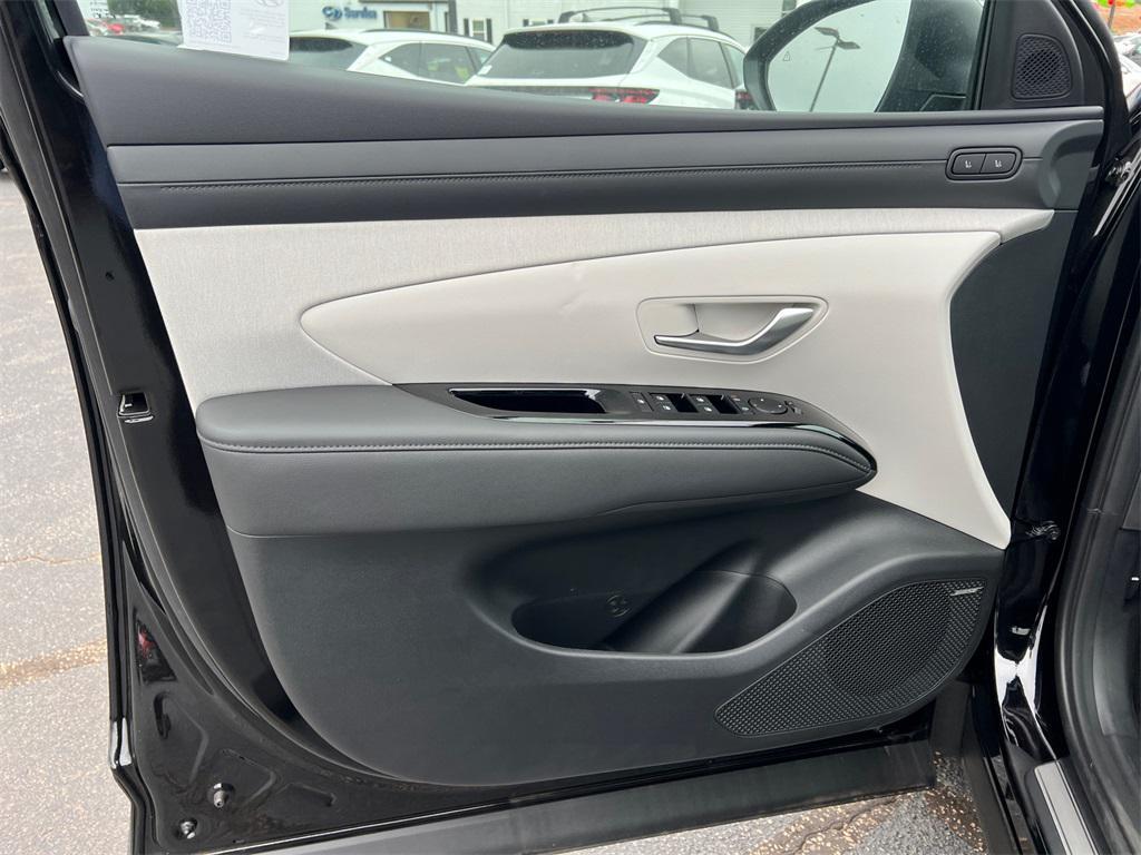 new 2025 Hyundai TUCSON Hybrid car, priced at $39,790