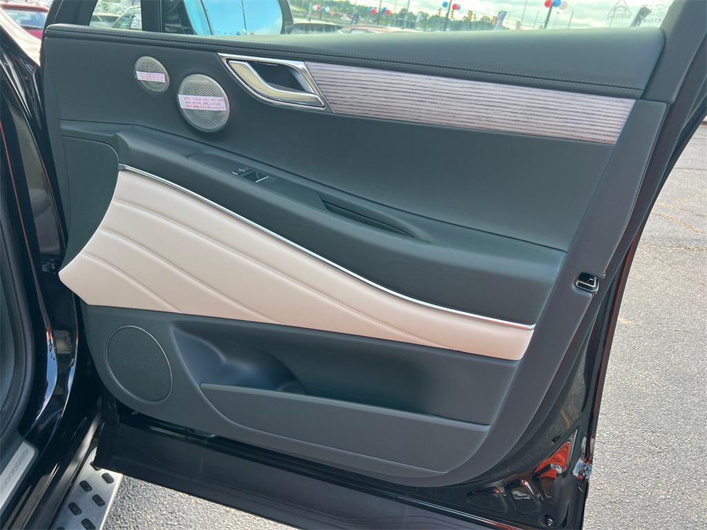 new 2025 Genesis GV80 car, priced at $78,925