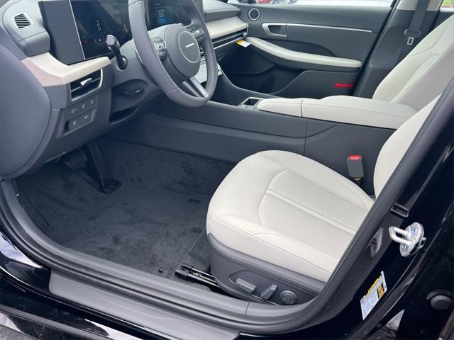 new 2025 Hyundai Sonata Hybrid car, priced at $30,987