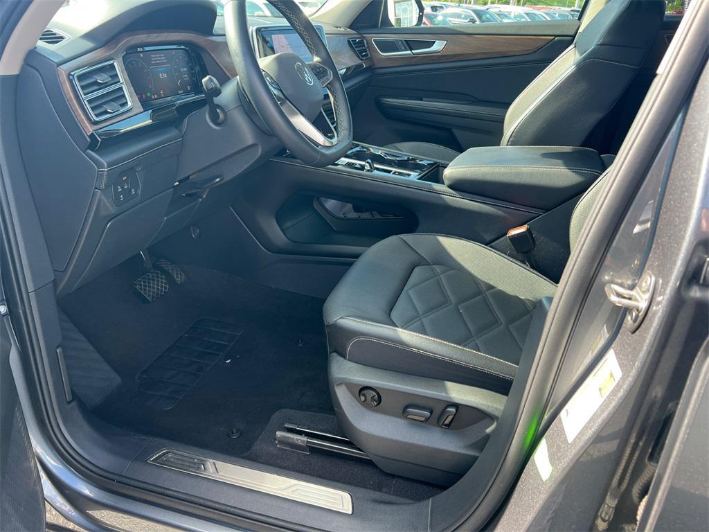 used 2024 Volkswagen Atlas car, priced at $31,987