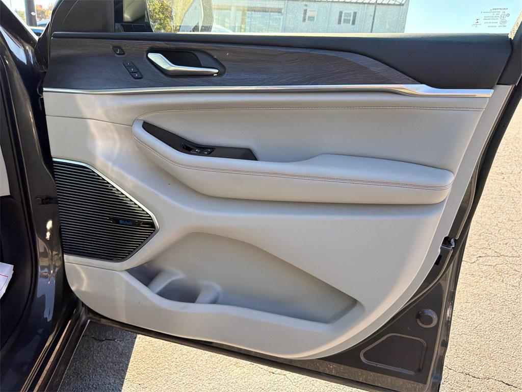 used 2021 Jeep Grand Cherokee L car, priced at $29,991