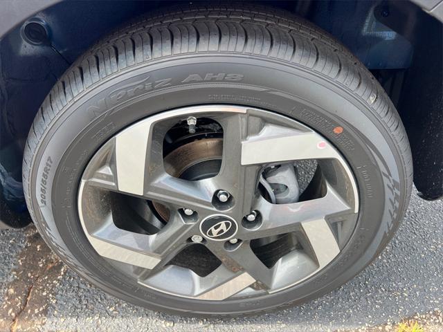 new 2025 Hyundai Venue car, priced at $24,085