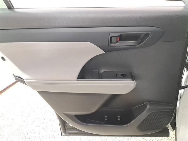 used 2023 Toyota Highlander car, priced at $29,377