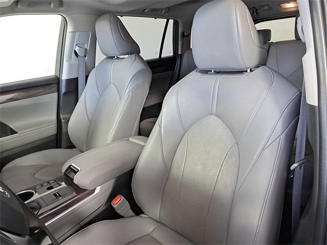 used 2023 Toyota Highlander car, priced at $34,377