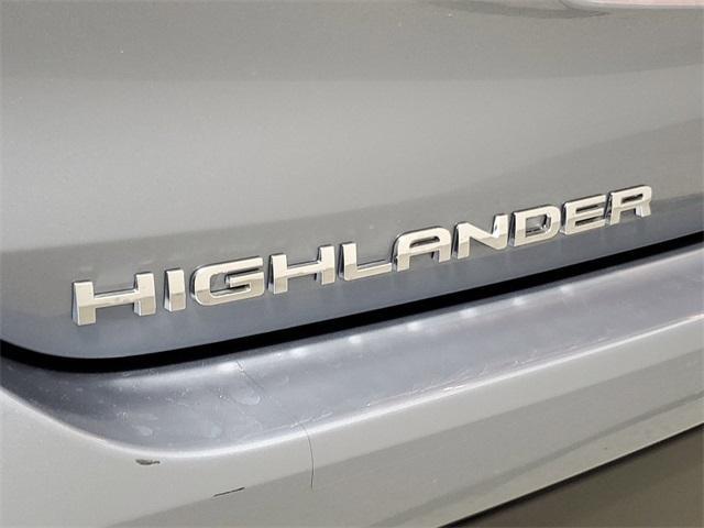 used 2022 Toyota Highlander car, priced at $37,399