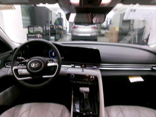 new 2025 Hyundai Elantra car, priced at $26,105