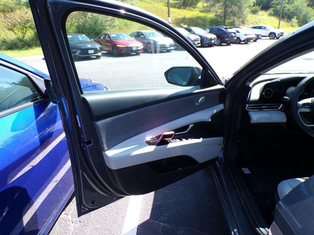 new 2025 Hyundai Elantra car, priced at $26,504