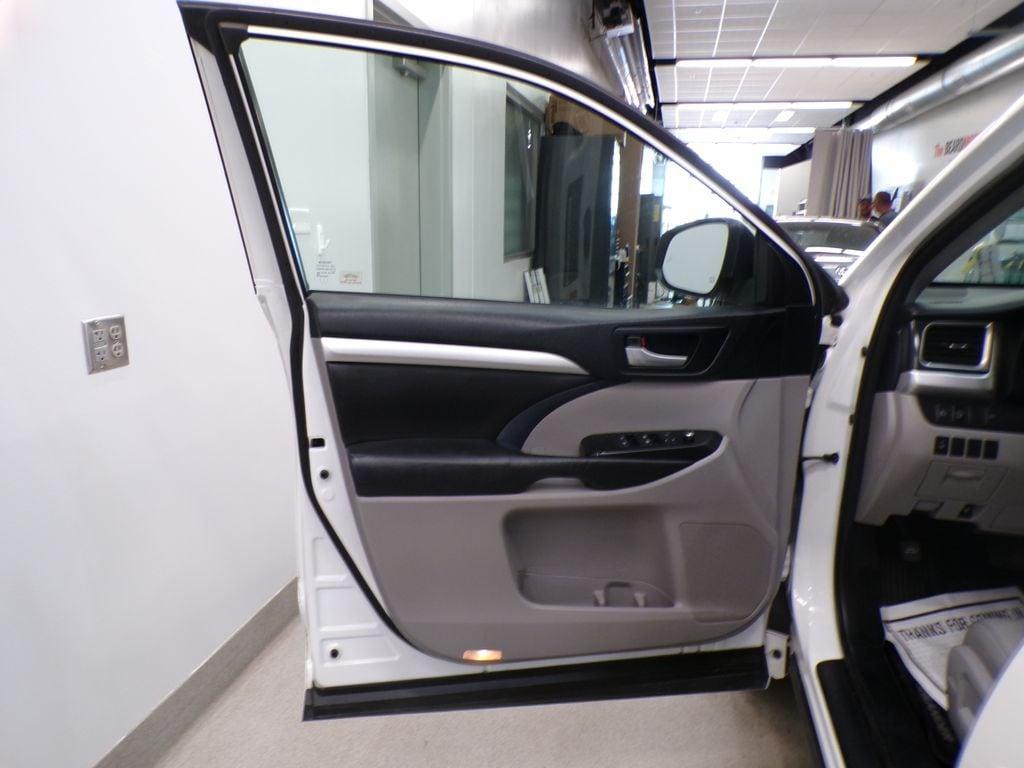 used 2017 Toyota Highlander car, priced at $20,284