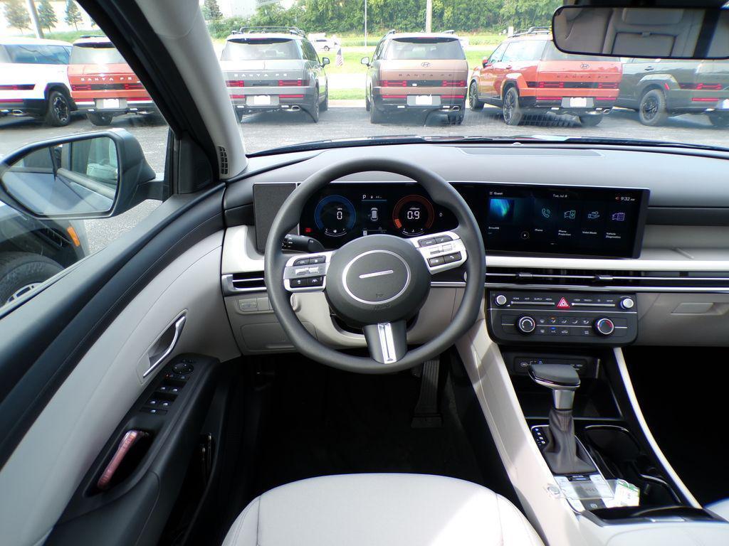 new 2025 Hyundai Tucson car, priced at $29,913