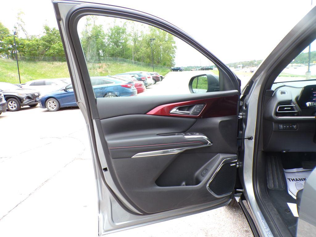 used 2024 Chevrolet Traverse car, priced at $55,051