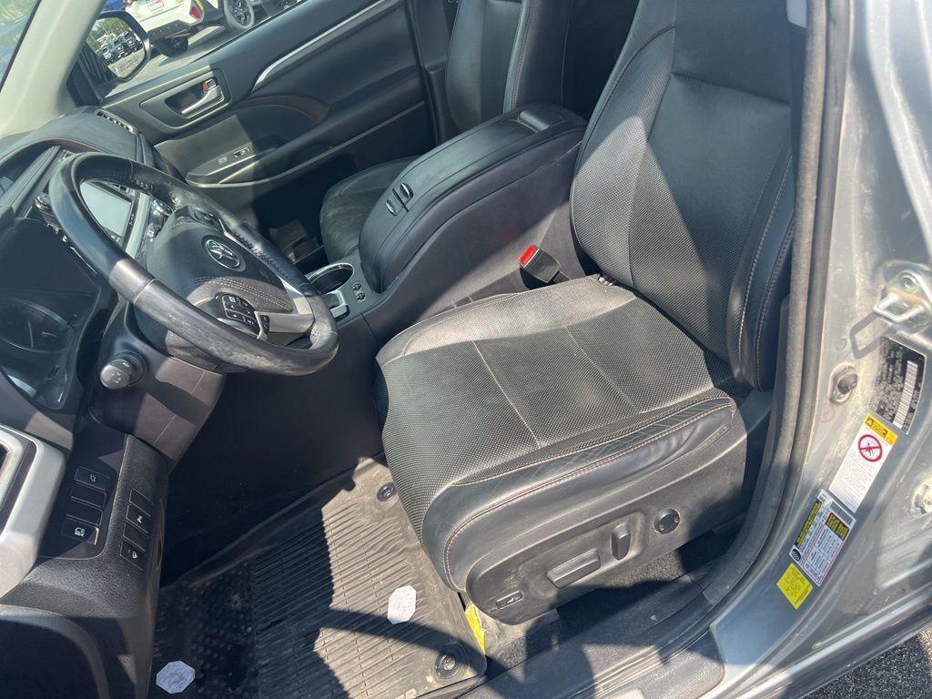 used 2017 Toyota Highlander Hybrid car, priced at $22,547