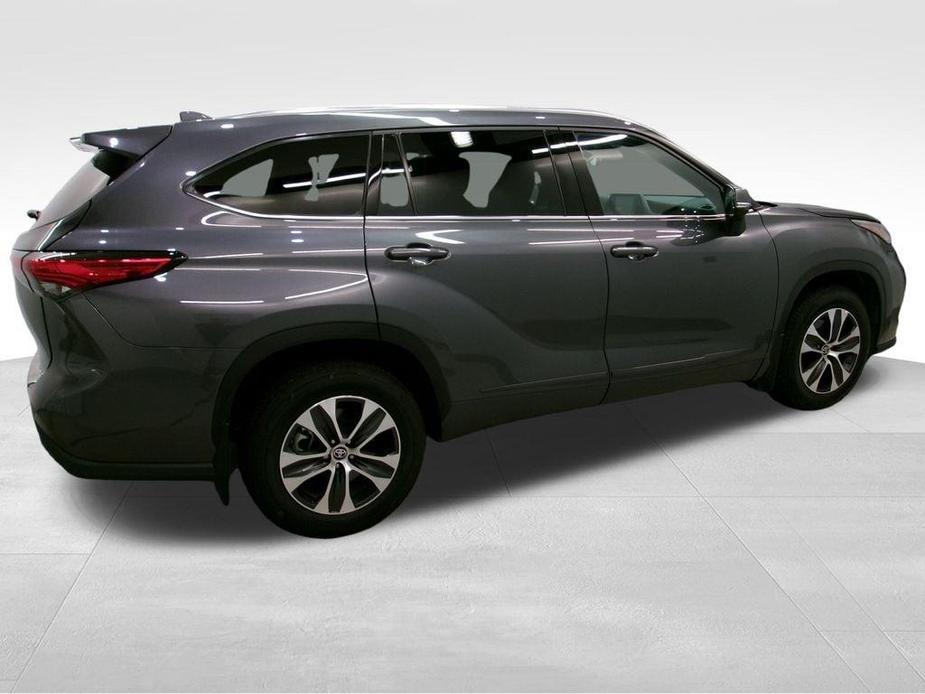 used 2020 Toyota Highlander car, priced at $29,977