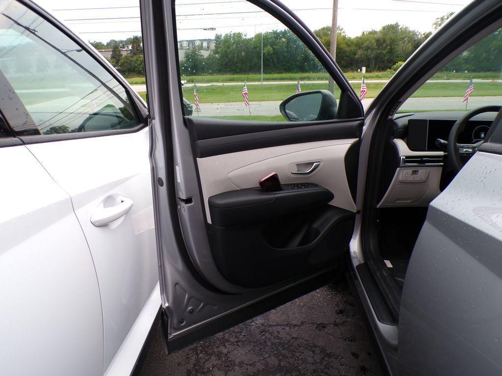 new 2025 Hyundai TUCSON Hybrid car, priced at $35,693