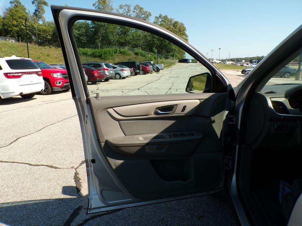 used 2017 Chevrolet Traverse car, priced at $12,200
