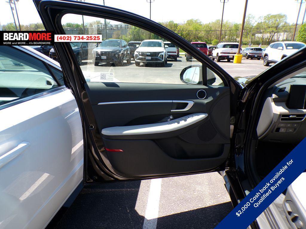 new 2025 Hyundai Sonata Hybrid car, priced at $29,683