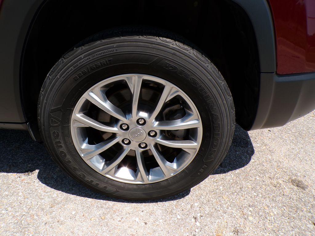 used 2021 Jeep Cherokee car, priced at $24,915