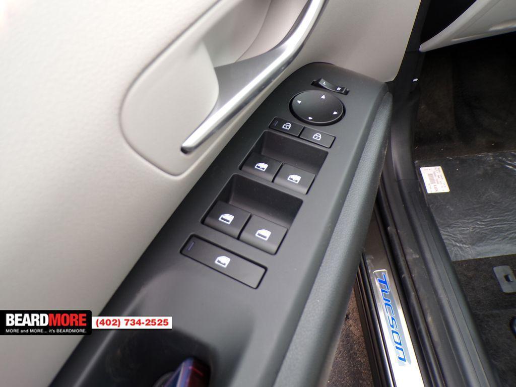 new 2025 Hyundai TUCSON Hybrid car, priced at $36,026
