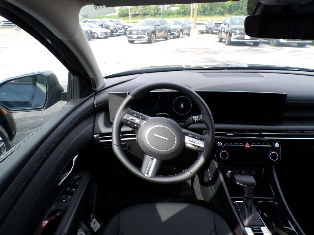 new 2025 Hyundai Tucson car, priced at $33,910